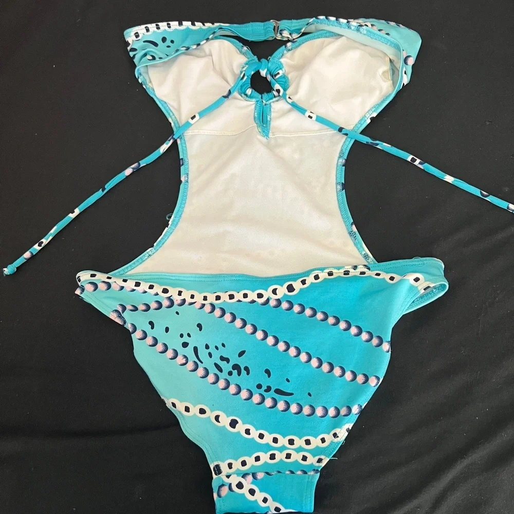 Bathing suit - Picture 2 of 3